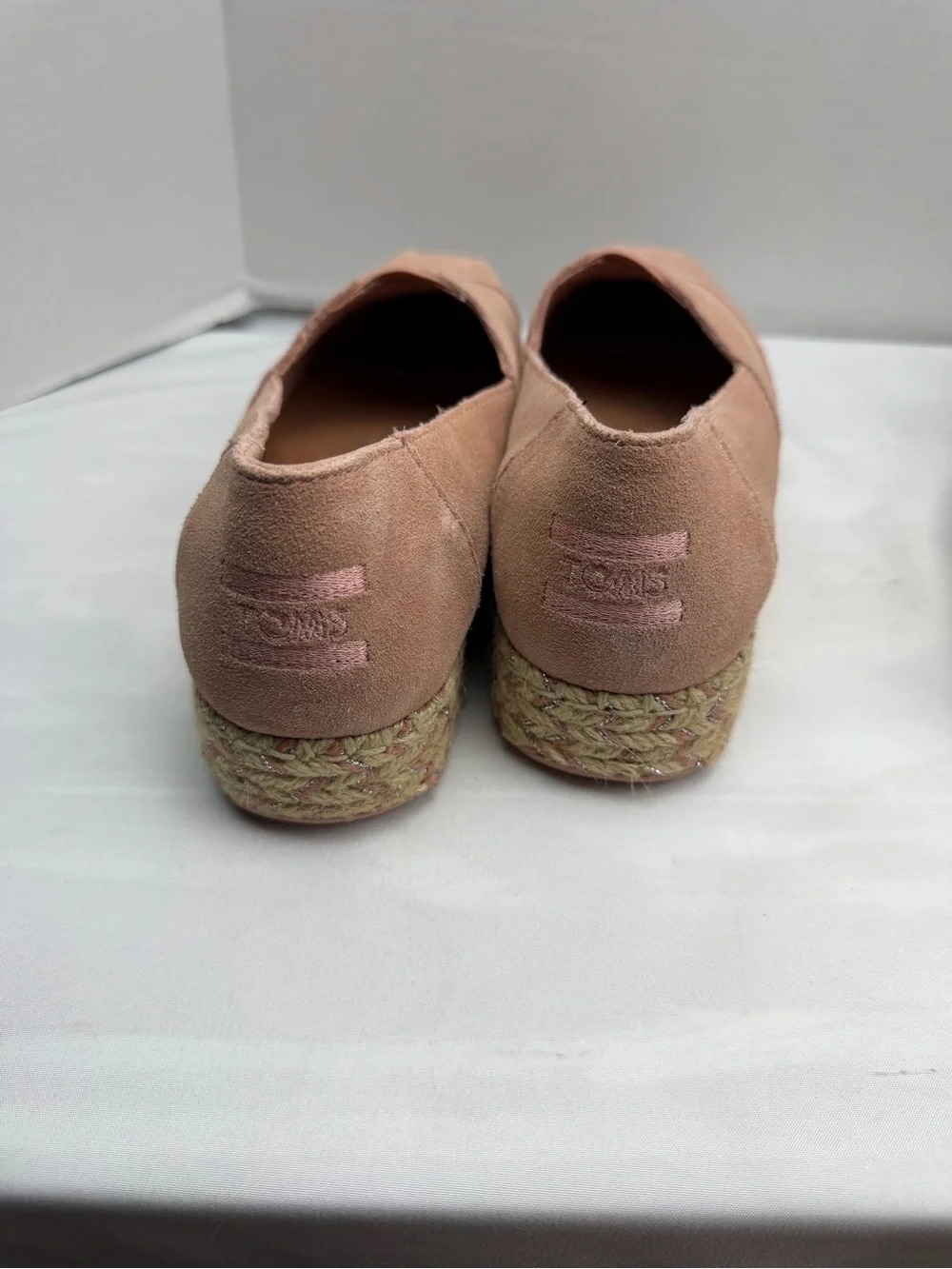 Toms pair women